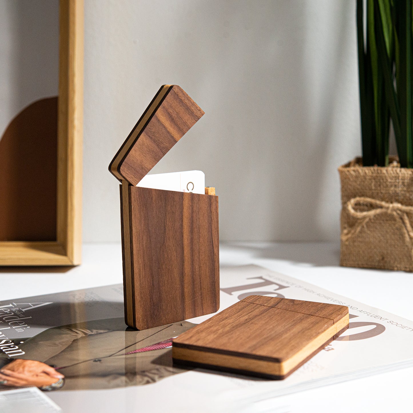 Wooden Flip Cap Stylish Card Holder